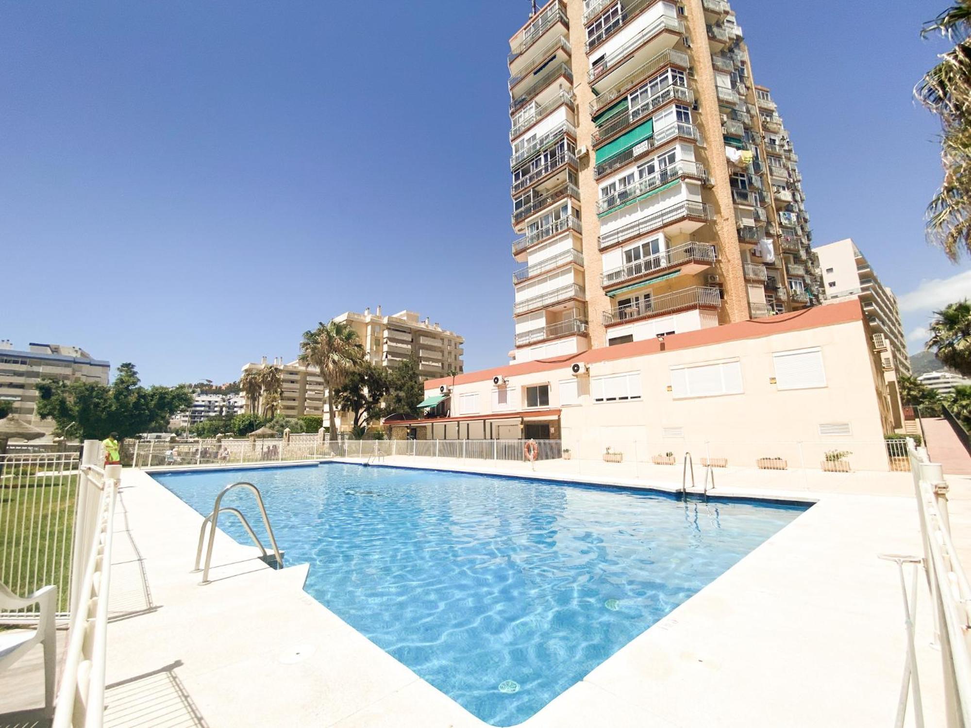 Vistas Al Mar A 1 Min De Playa Con Parkig Gratis Lägenhet Benalmádena Exteriör bild