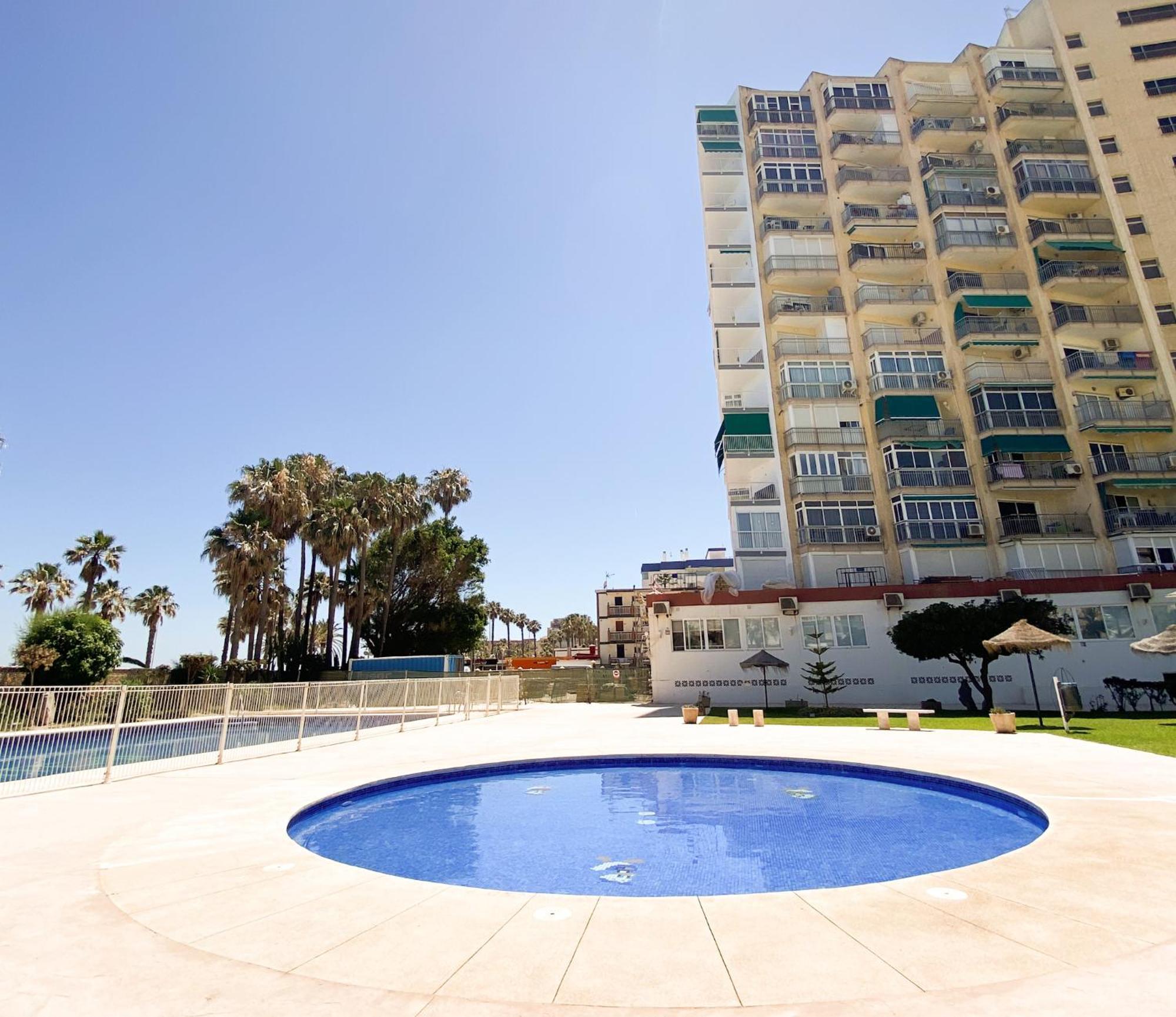 Vistas Al Mar A 1 Min De Playa Con Parkig Gratis Lägenhet Benalmádena Exteriör bild